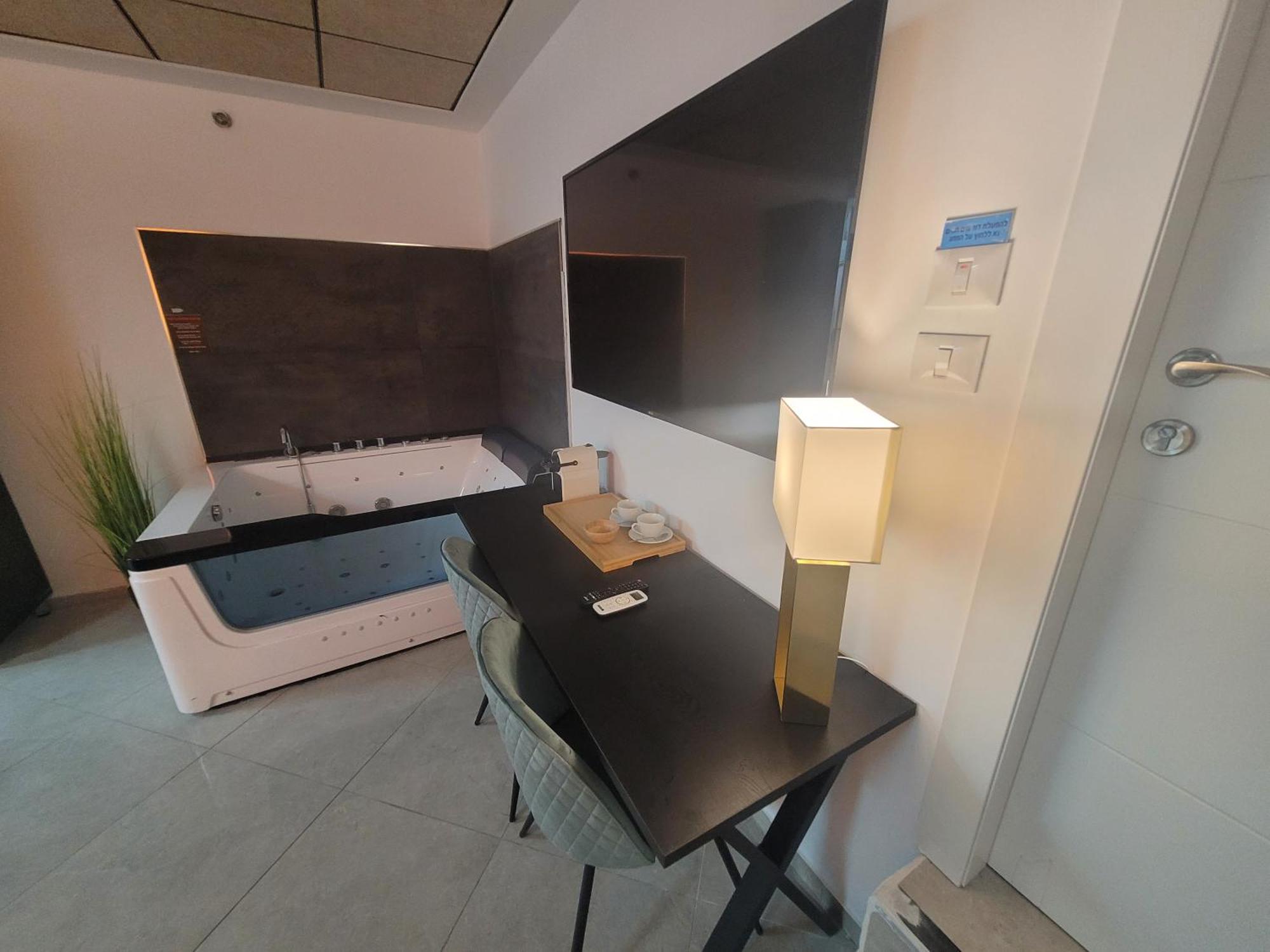 Yalarent Malina Motel in Tiberias Bagian luar foto